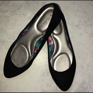 Kelly and Katie Beautiful and comfort black flats